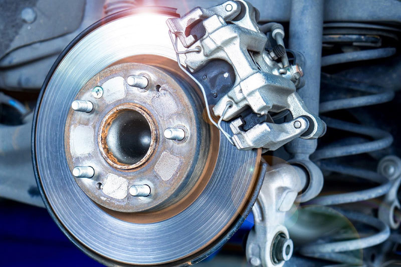 Do four brake pads need to be replaced together?