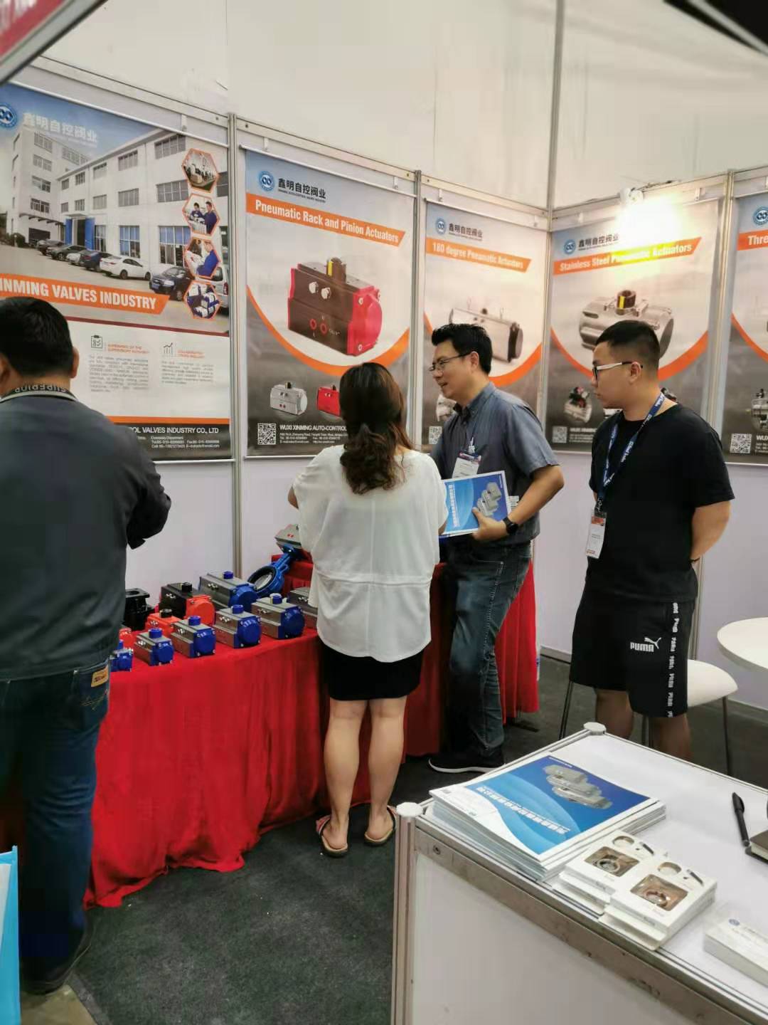 During the Expo, we are honored to meet more customers in the industry. 