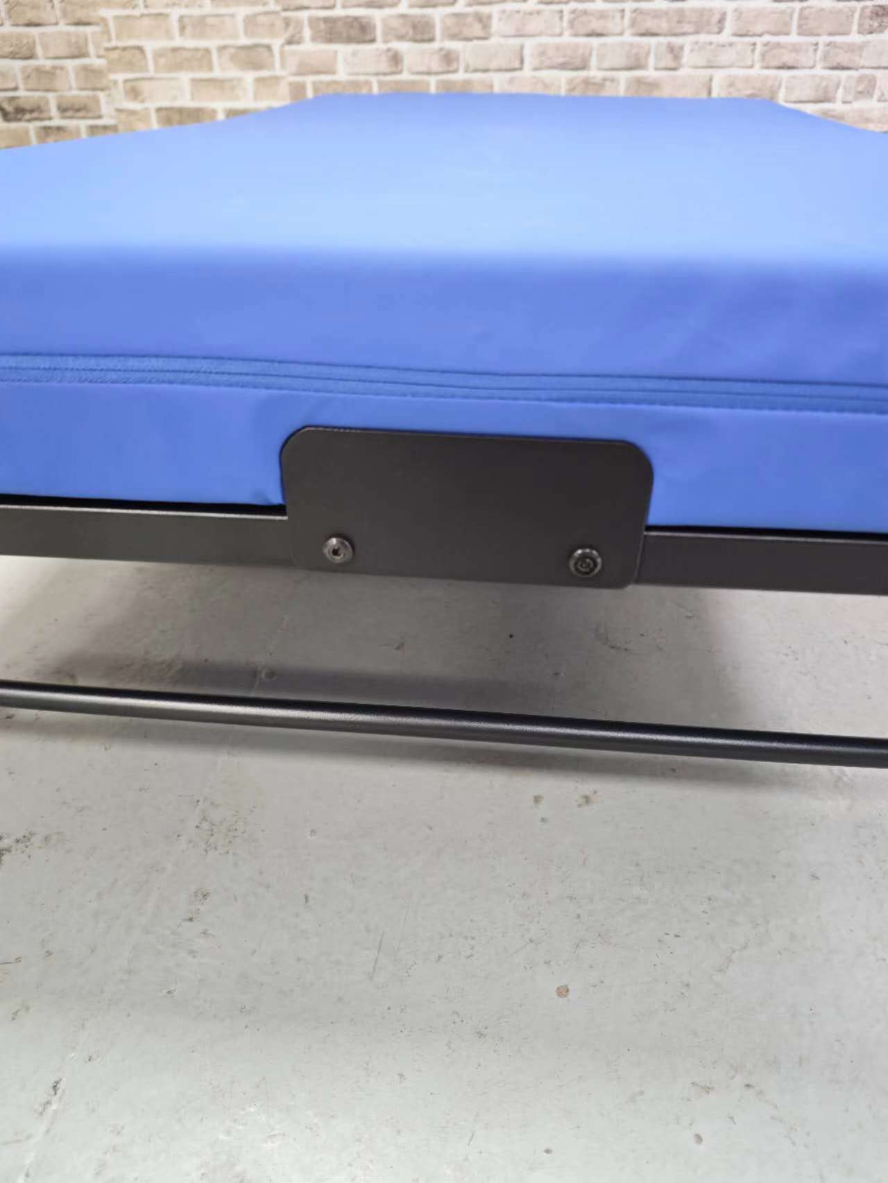 Steel framed iron folding bed portable rollaway Hotel Extra Folding Bed