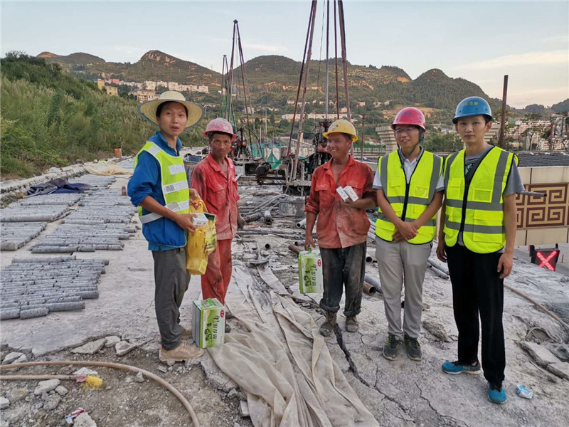檢測(cè)公司對(duì)江習(xí)古高速應(yīng)急排危檢測(cè)項(xiàng)目進(jìn)行質(zhì)量安全檢查公司黨工團(tuán)對(duì)項(xiàng)目進(jìn)行慰問(wèn)、廉政監(jiān)督工作