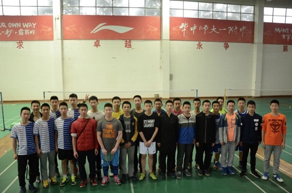 High -level and High School Airlines held badminton and basketball contests