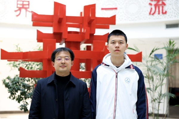 Warm congratulations to Li Wenze, a student from the First High School Affiliated to Central China Normal University, for being selected as the Chinese team for the 54th International Chemistry Olympiad