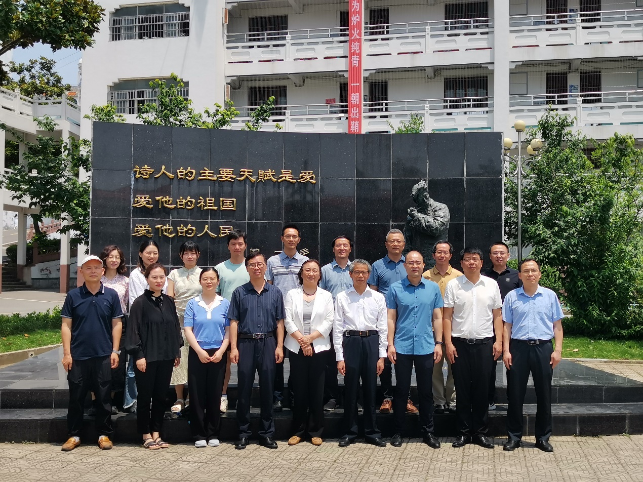 赓 Continue to light up the light of rural education -the Hubei Provincial Party Committee and Huazhong Normal University of China to Wenyi Middle School to carry out the guidance of the 2025 college entrance examination re -examination