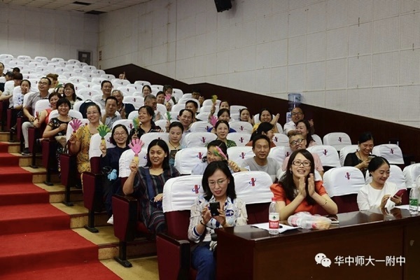 Meet • The aviation class of China Normal University No. 1 held a Mid-Autumn Festival party with Class 18 of senior high school