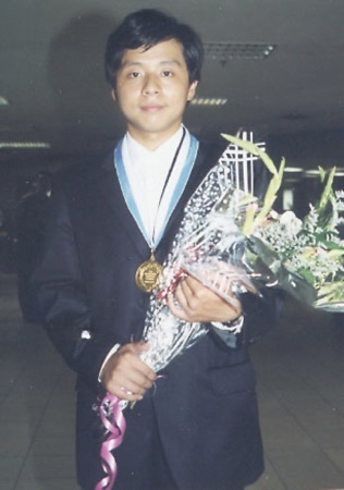 Warmly congratulate Yan Qifan from our school for winning the gold medal in the 35th International Chemistry Olympiad