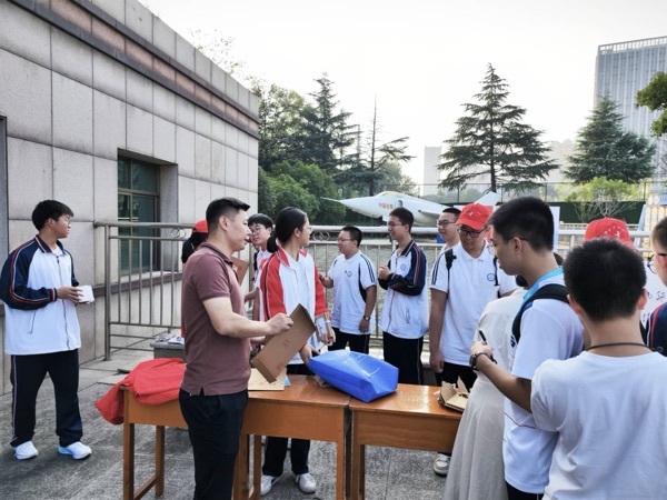 “Recalling the glorious history of Wenhua University, looking for treasures to continue the glorious chapter”——The treasure hunt and check-in activity in the history of the First High School Affiliated to Central China Normal University was successfully held