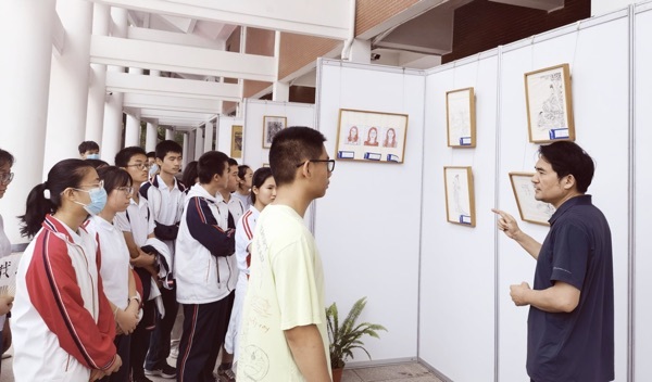 “Knowing Beauty, Creating Beauty, Educating the Soul Aesthetically”—Our school held the 2022 Liberal Arts Education Festival Art Works Exhibition