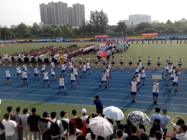 Aviation youth show off their heroic deeds at the opening ceremony