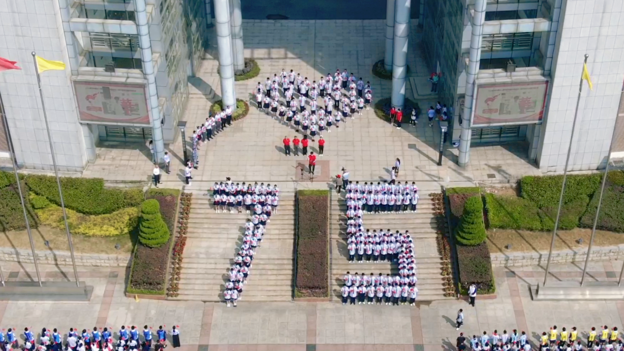 “薪火相传铸辉煌·喜迎国庆谱华章”——庆祝中华人民共和国成立75周年主题升旗仪式成功举行