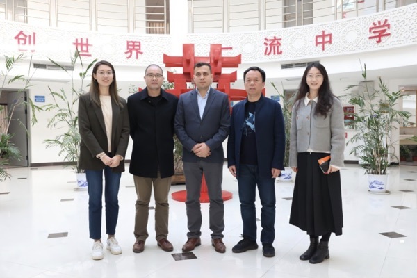 Dr. Gao Si, Director of PASCH Project of Goethe-Institut China, and his delegation visited the school