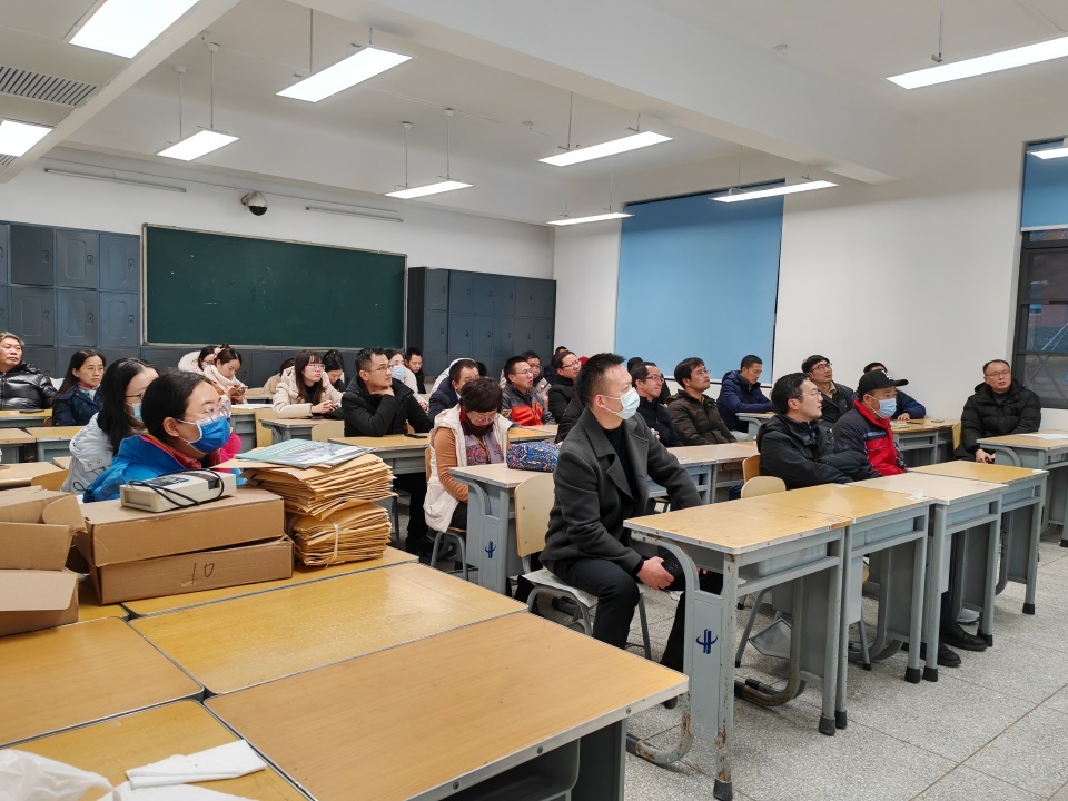 Practice deeply in teaching and never slack off - the first and second high schools held a December teaching work meeting