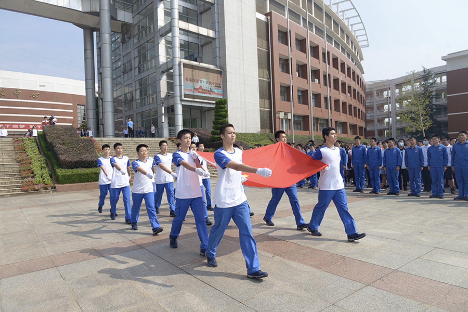 原阳振华中学图片