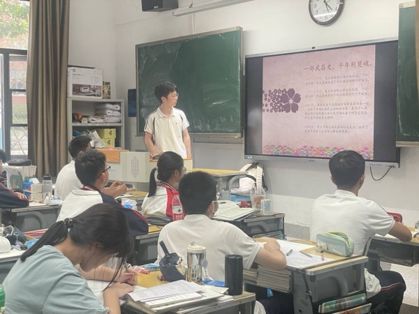 I am responsible for construction! The First Affiliated Middle School of Central China Normal University held the flag-raising ceremony of 