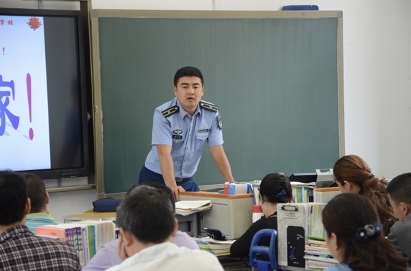 The ambition is high, diligent and pragmatic, and move forward -the secondary aviation class will hold the middle parents' meeting