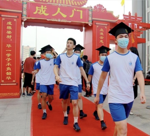 Wuhan Civilization Network: The First High School Affiliated to Central China Normal University held the 2022 Coming of Age Ceremony and Graduation Ceremony