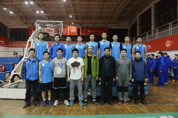 The deep cold of winter brings deep love between teachers and students ---The second basketball friendly match between the first aviation class of China Normal University and the teacher representative team