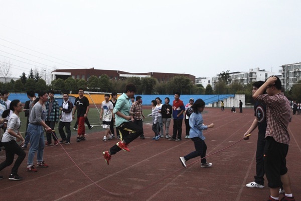 The first grade long rope competition was successfully held