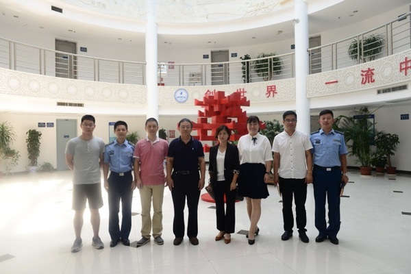 The aviation class teacher of Shandong Dongbei Town Middle School came to the school for exchange