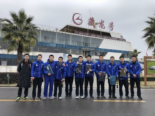 “Strengthen your body and win in the sky” the aviation flight of the First Affiliated Middle School of East China Normal University to welcome the new year was successfully held