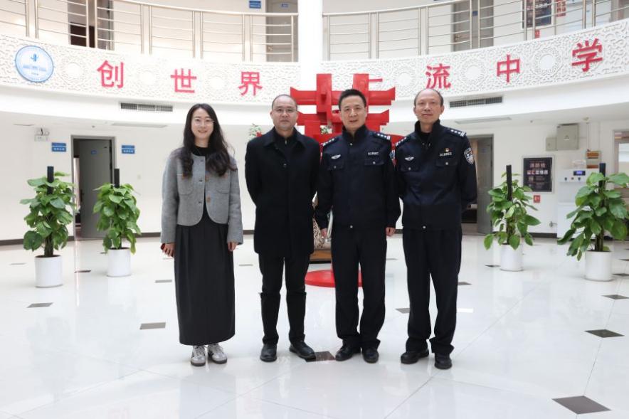 Wuhan Municipal Public Security Bureau Exit-Entry Administration Bureau came to the school for investigation