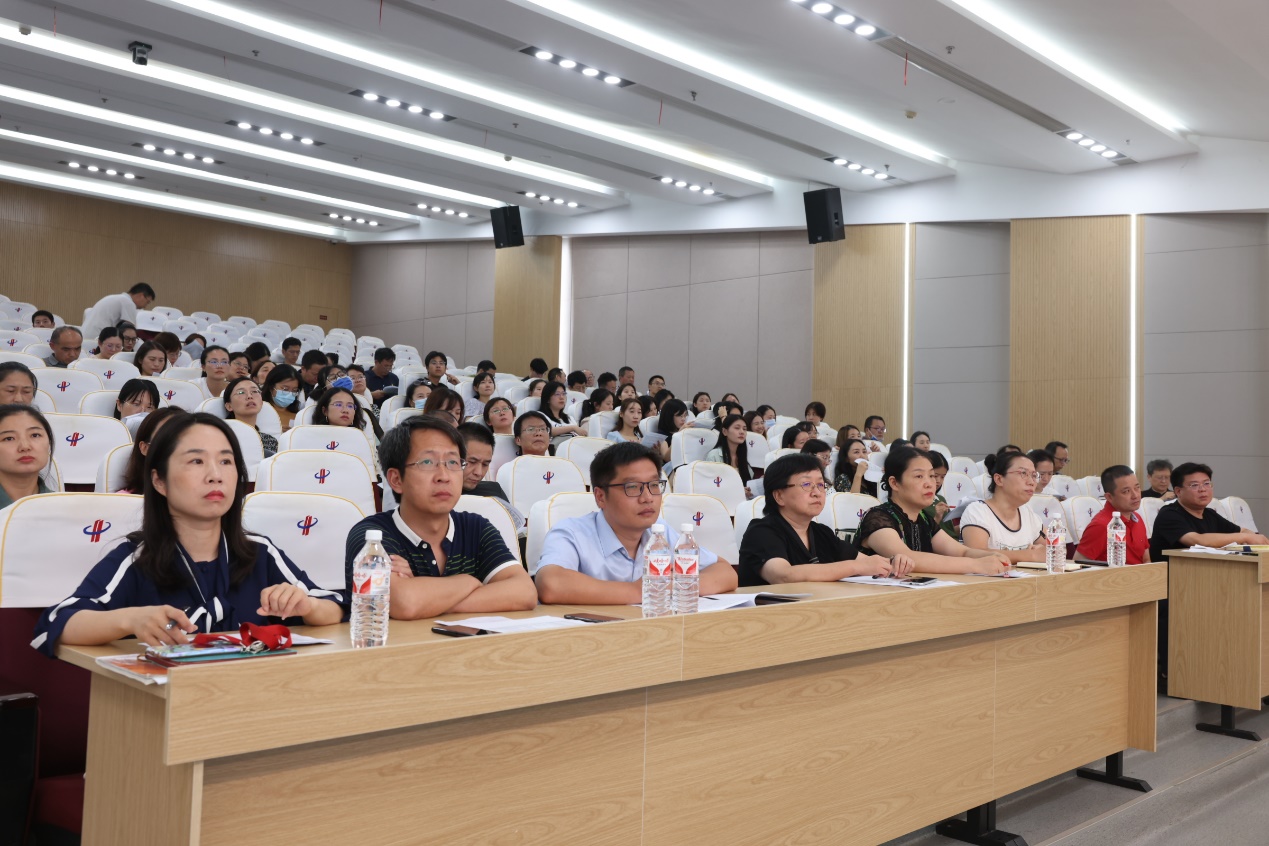 Forge ahead and pursue the dream of the 2025 College Entrance Examination-the third grade of high school held a nine-tune quality analysis meeting