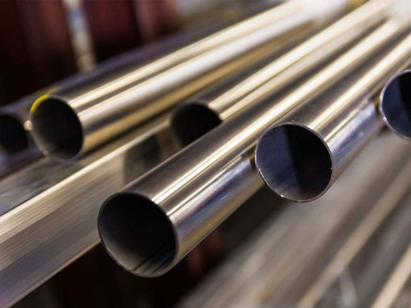 How are stainless steel pipes classified?
