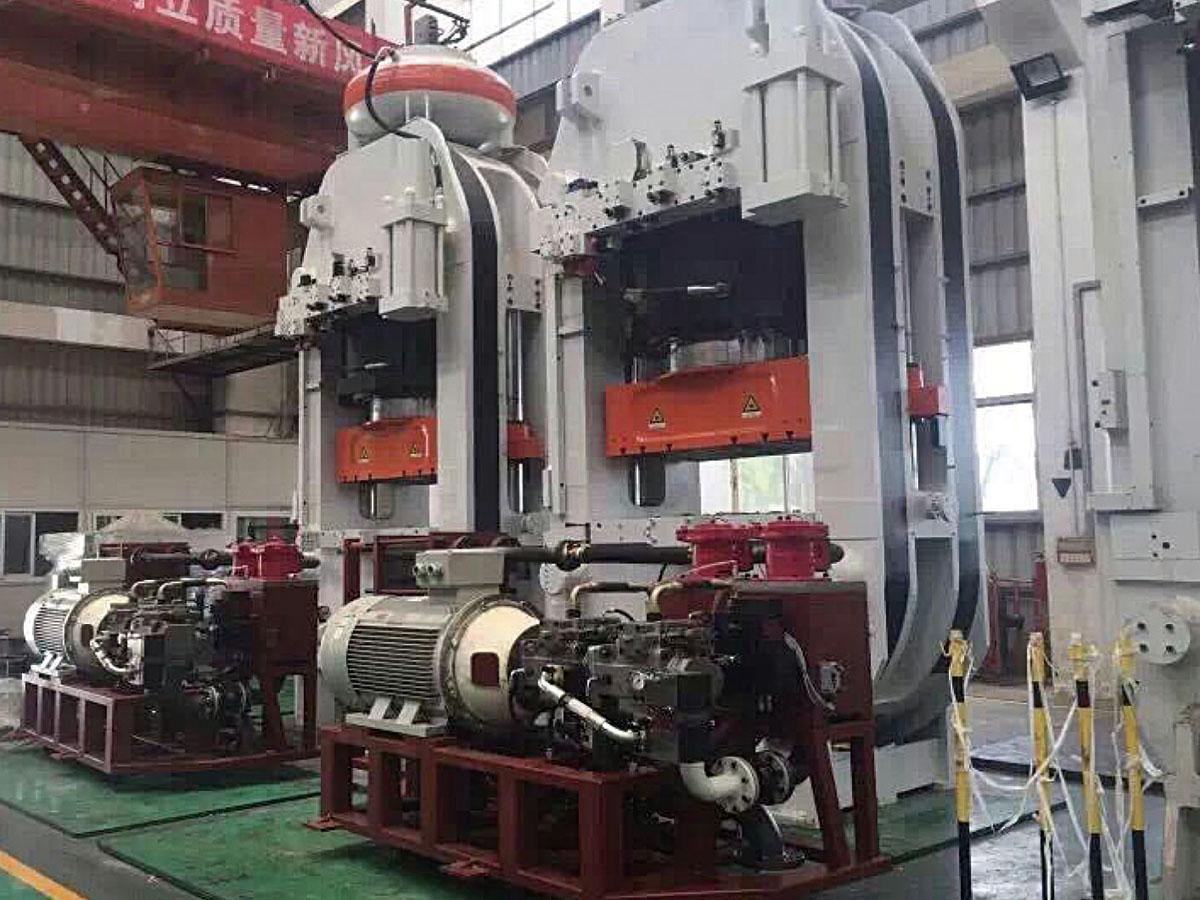 HYDRAULIC FORMING MACHINE