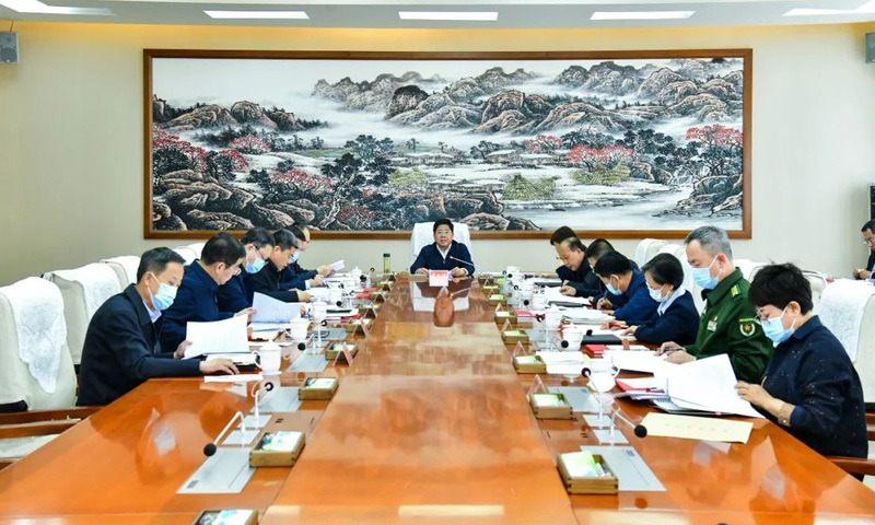 市委常委会暨中心组学习会议召开