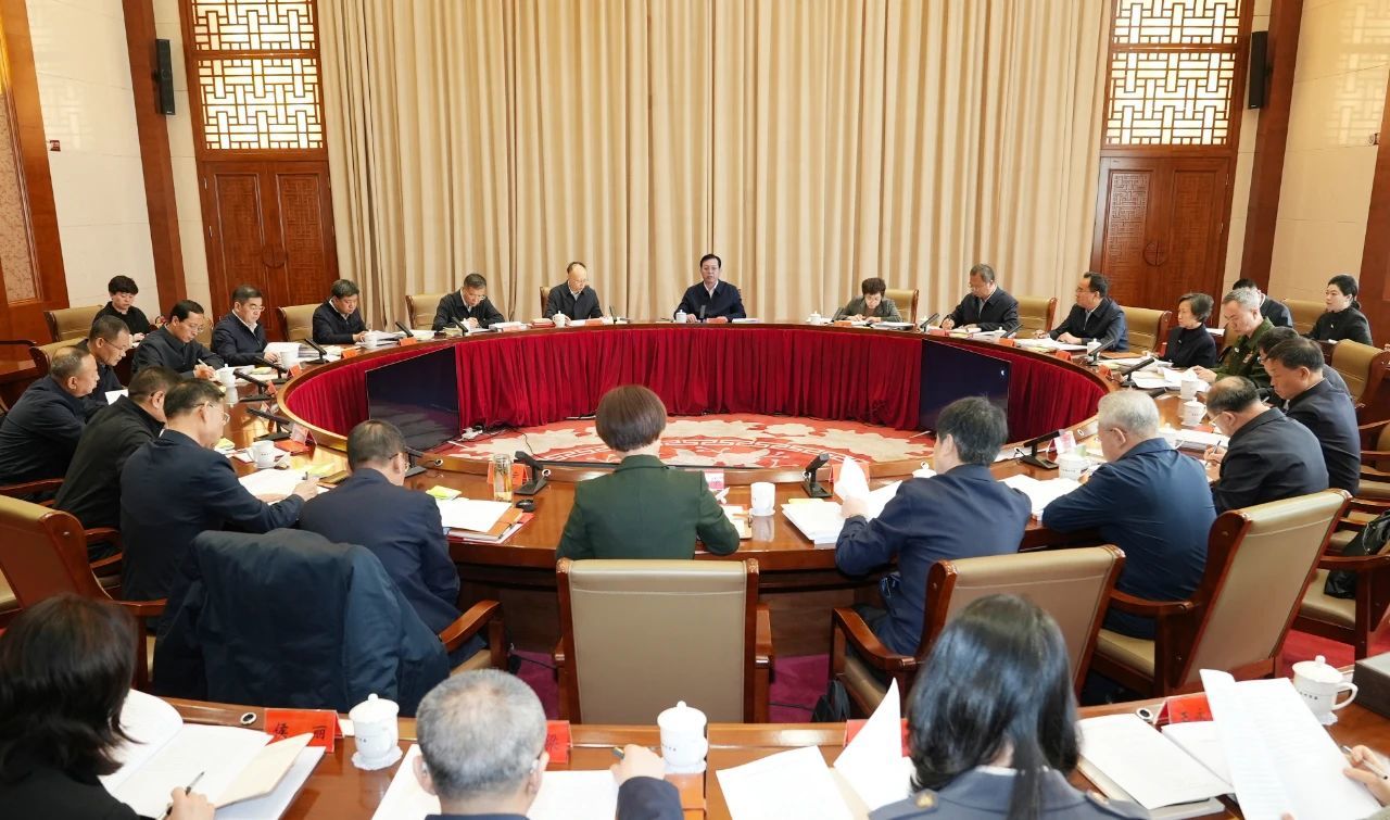 市委理论学习中心组举行专题学习
