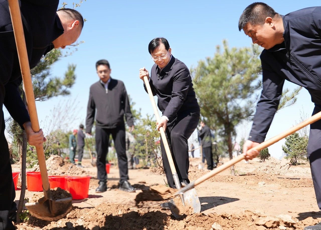 市四套班子领导参加义务植树活动 深入践行习近平生态文明思想 不断厚植美丽朔州生态底色
