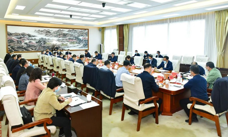 姜四清主持召开民生领域热点问题现场办公会