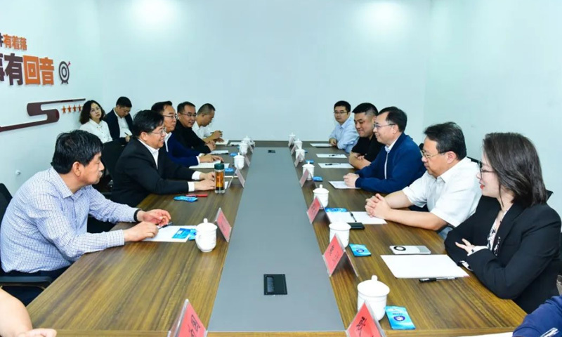 姜四清与三一集团董事 三一硅能董事长代晴华举行工作会谈时强调 跑出项目建设加速度 实现更广领域新合作
