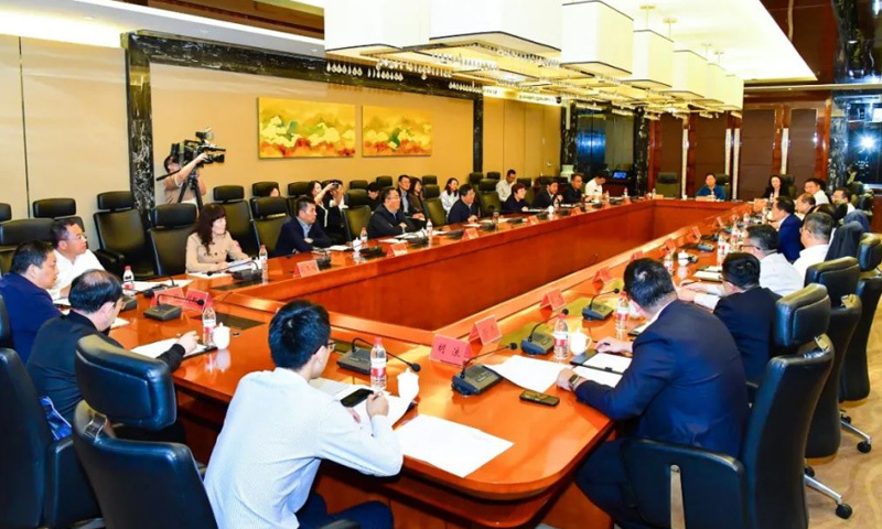 姜四清、吴秀玲与三一集团党委书记、轮值董事长、三一重工董事长向文波举行工作会谈