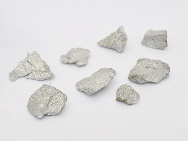 微碳铬铁破碎块