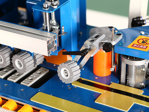 Head to tail edge banding machine
