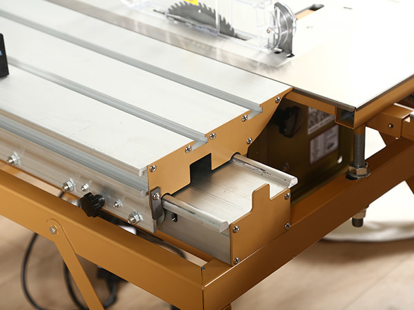 WJ300 saw table
