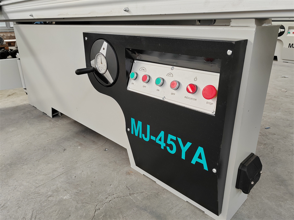 Large sliding table saw
