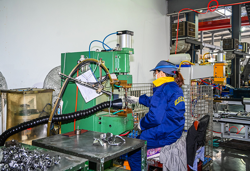 Spot welding machine