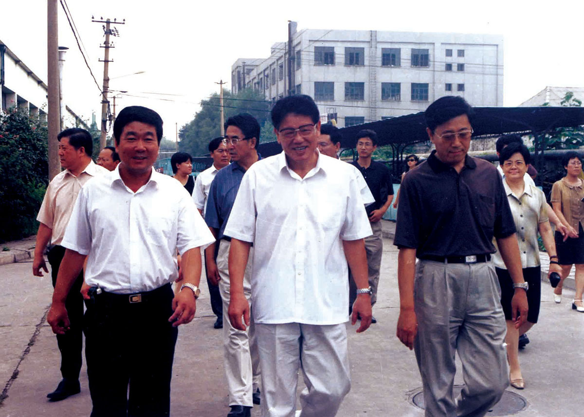 2002年7月24日，李铁映同志来我公司视察