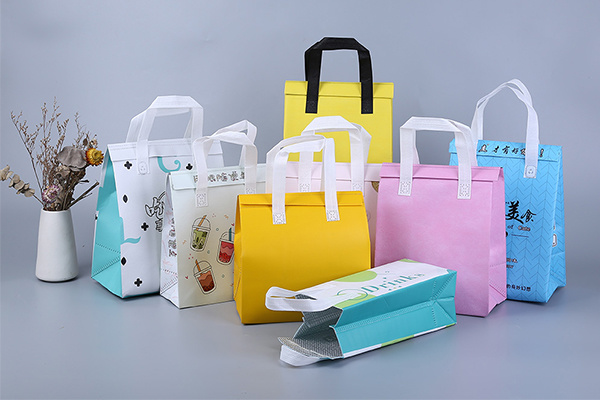 What are the characteristics of non-woven insulation bags