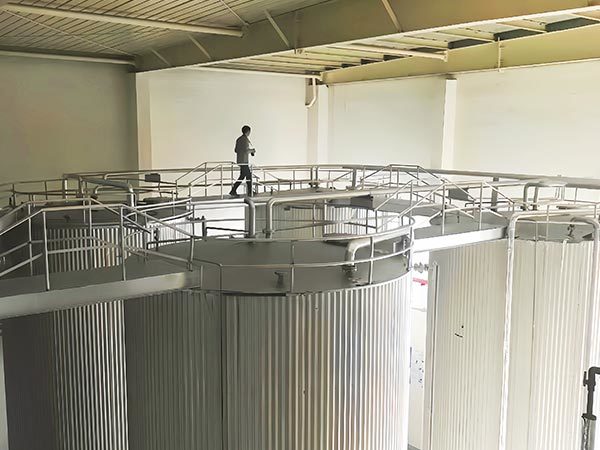 Isocyanate storage tank