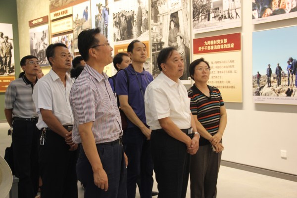 1山東省沂蒙商會領(lǐng)導(dǎo)一行到九間棚參觀考察