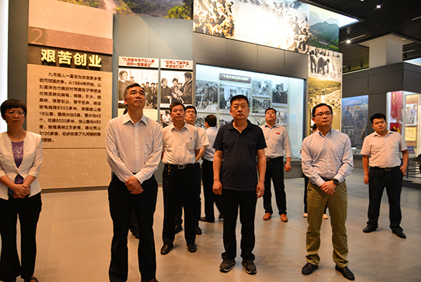 2019年10月24日,山東省委巡視組領導到九間棚考察黨性教育基地