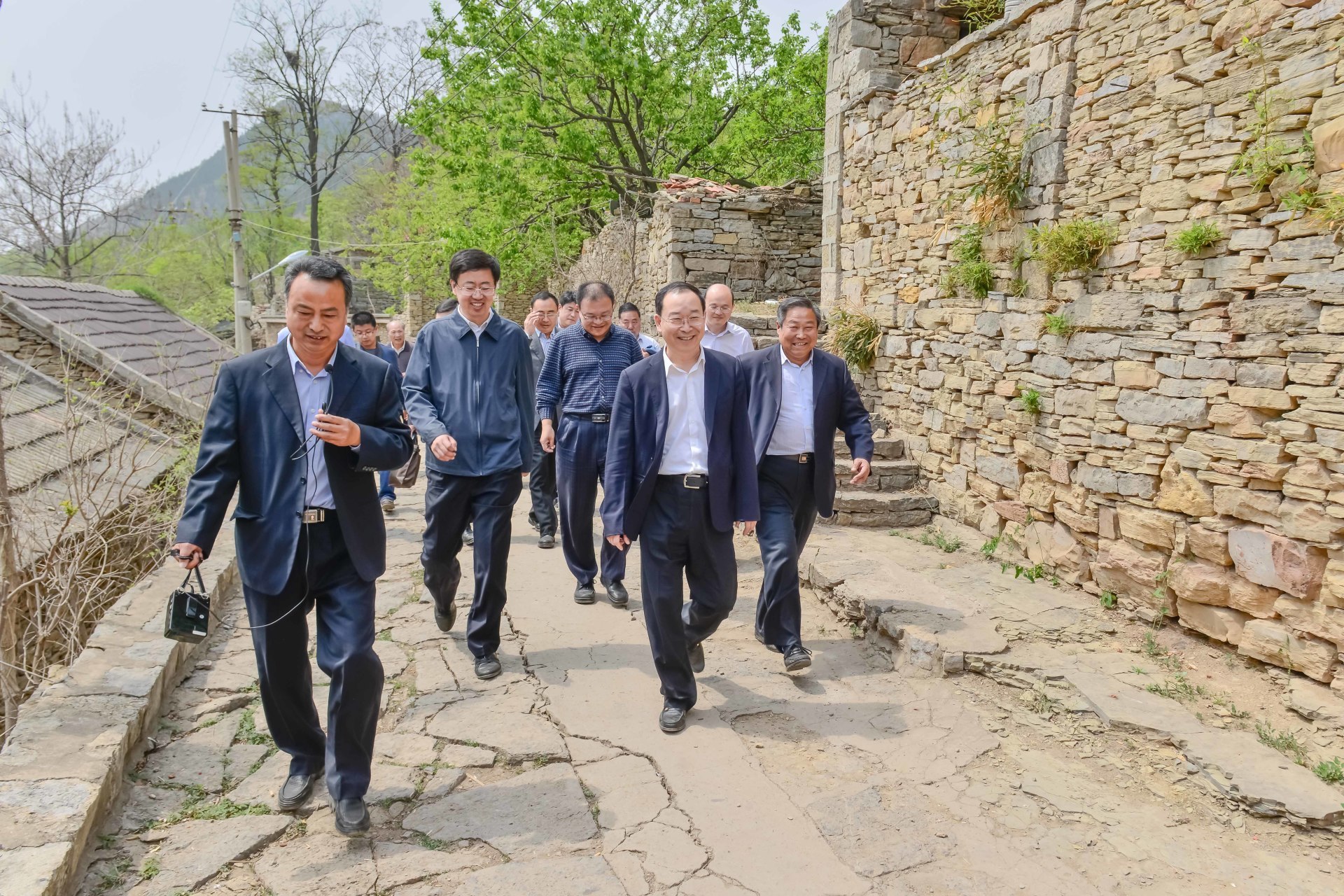 2016年4月14日，臨沂市委組織部姜仕禮到九間棚調(diào)研工作