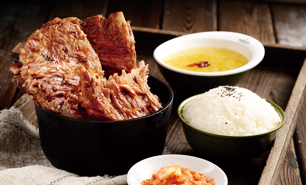 特色醬骨飯?zhí)撞? title=