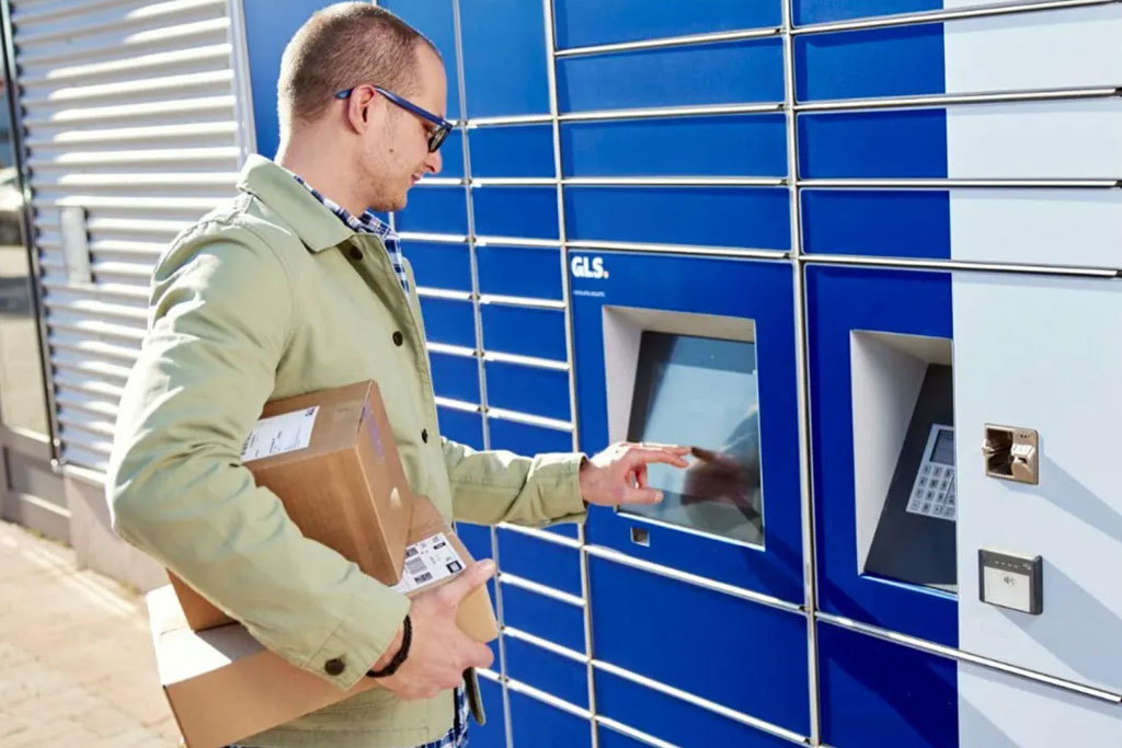 Royal Mail to introduce parcel lockers in push to keep pace with rivals