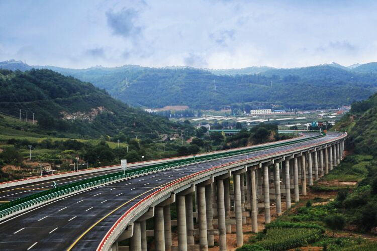 熱烈慶祝黃延高速通車 東方品質(zhì)為黃延高速保駕護(hù)航