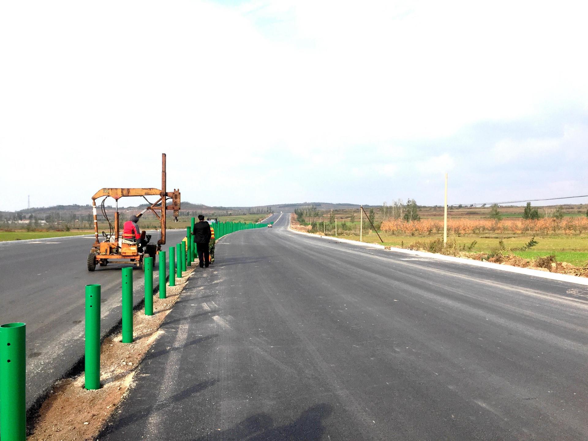 央贛路改拓建環氧鋅基復合涂層鋼護欄項目