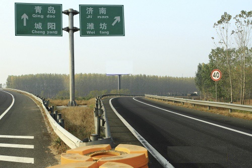 榮成至文登高速公路鍍鋅護欄項目