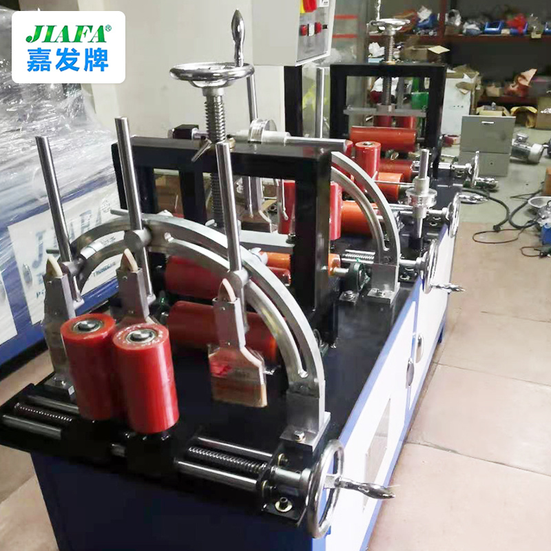 Multifunctional film laminating machine with three dragon gate frames (with brush) Multifunctional film laminating machine with three dragon gate frames (with brush)